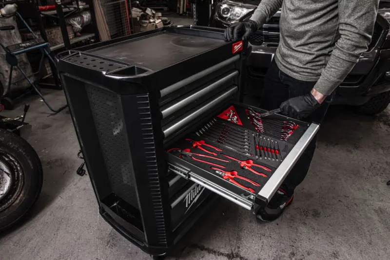 Dílenská skříň Milwaukee TOOLGUARD™ 78 cm, včetně sady nářadí – 206 dílů (MI4932500744)