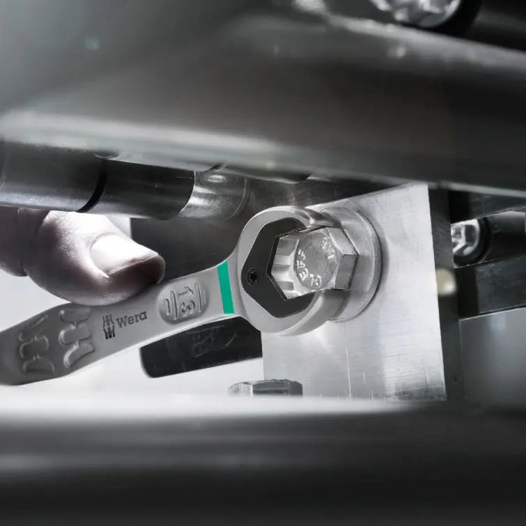 116824-020016-eng-8894-farbcode-339c-quadrat-joker