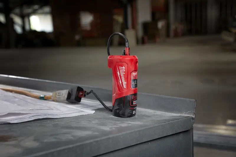 Aku nabíječka / Aku adaptér Milwaukee M12 TC, slot M12, nabíječka USB 2.1A, napájení pro vyhřívané oblečení, 4932459450