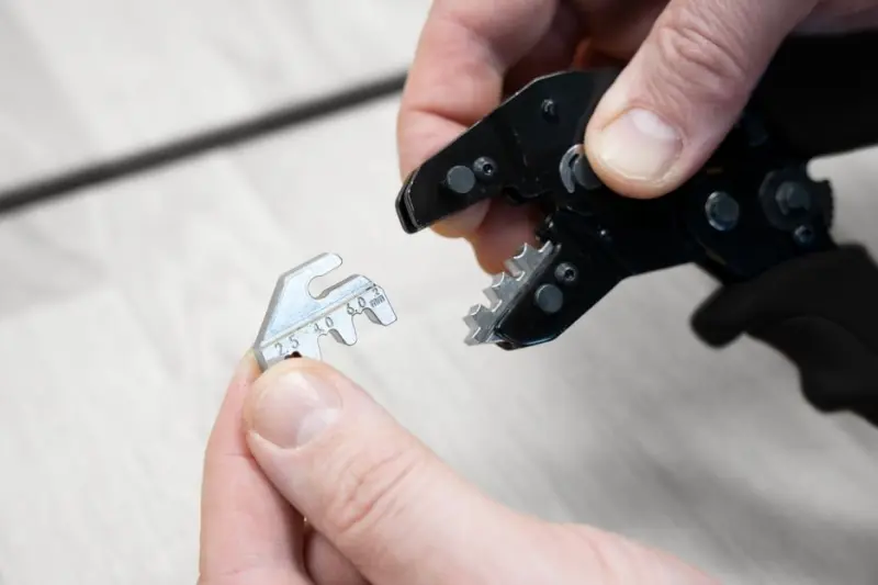 Krimpovací kleště 180 mm (2,5 ÷ 6 mm2) MC4 Weicon 10100514 pro solární konektory (WEI10100514)