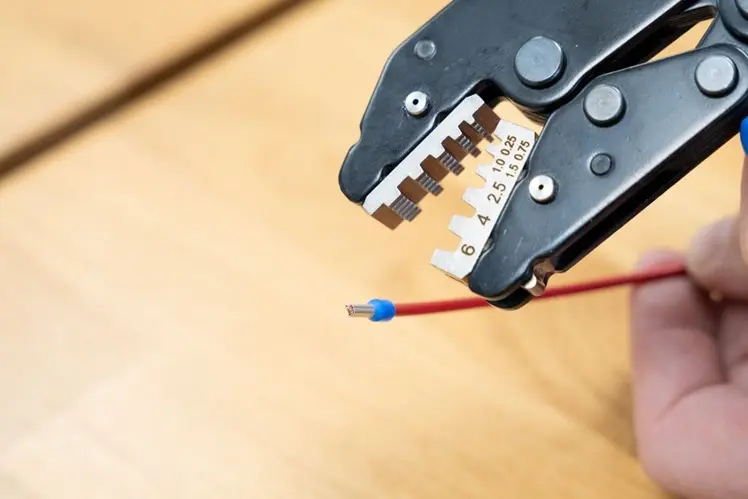 Krimpovací kleště 239 mm (0,25 ÷ 6 mm2) Ergo Weicon 10100516 včetně 3 modulů (WEI10100516)