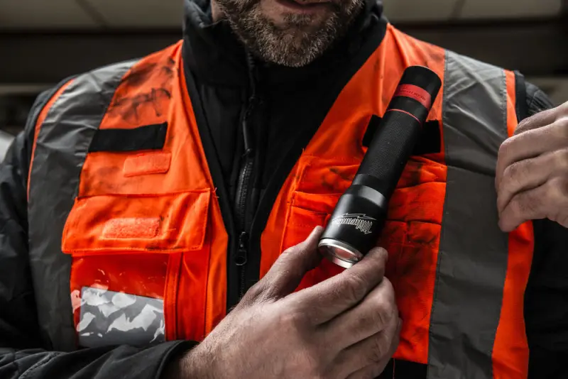 151982-4932471899-feat-1