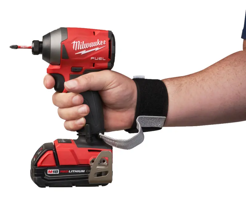 152465-4932472107-feat-1