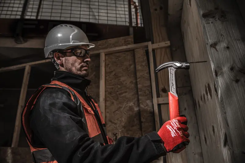 Tesařské ocelové kladivo 450 g s trhacími čelistmi Milwaukee (MI4932478653)