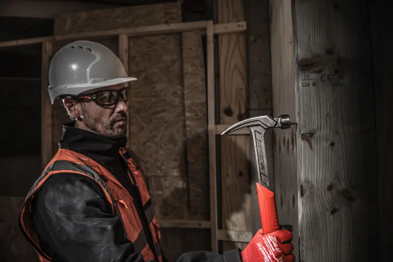 Tesařské ocelové kladivo 450 g s trhacími čelistmi Milwaukee (MI4932478653)