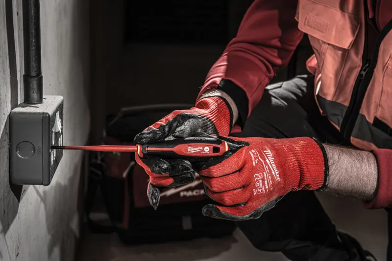 Plochý VDE šroubovák Milwaukee VDE Tri-Lobe SL 1,0x5,5x128 mm (MI4932478715)