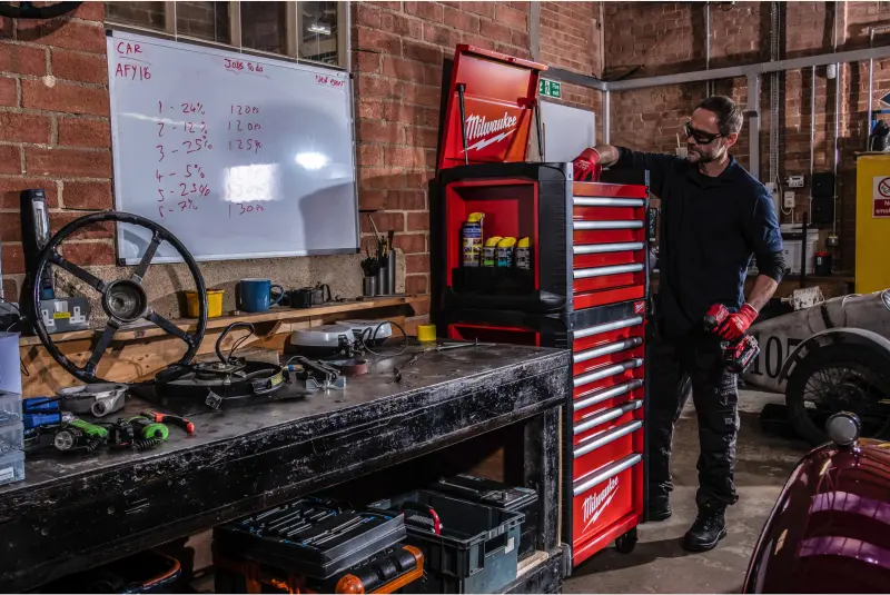 Velkokapacitní dílenská skříň Milwaukee STC30-1 se 4 zásuvkami a horní nástavbou. Ocelová (780 mm) (MI4932478850)