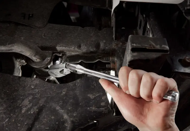 Přepínací ráčna 3/8" MI4932479653 s výkyvnou hlavou. Prodloužená (MI4932479653)