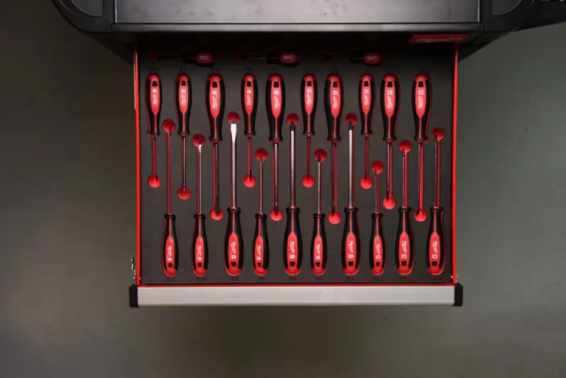 158256-mi4932479830-4-sroubovaky-milwaukee-tri-lobe-v-penove-podlozce-ph-pz-sl-a-torx-sada-23-dilu