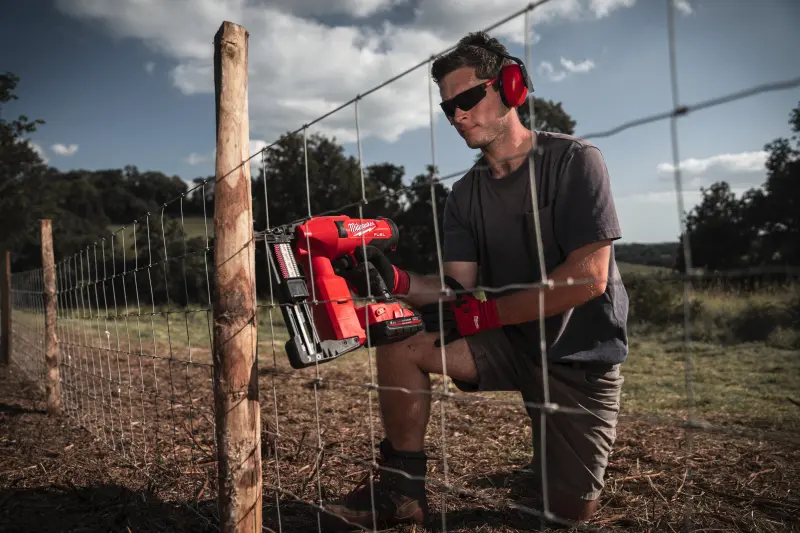 160844-nastrelovaci-spony-milwaukee-40-45-50-mm-hdg-p960-do-sponkovacky-m18-ffus-pro-uchyceni-dratu-