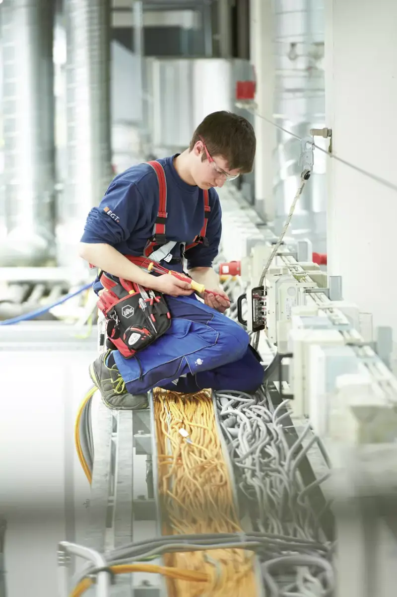 WIHA 38611 Šroubovák se zásobníkem nástavců LiftUp electric - 6 slim Bitů (WIHA38611)