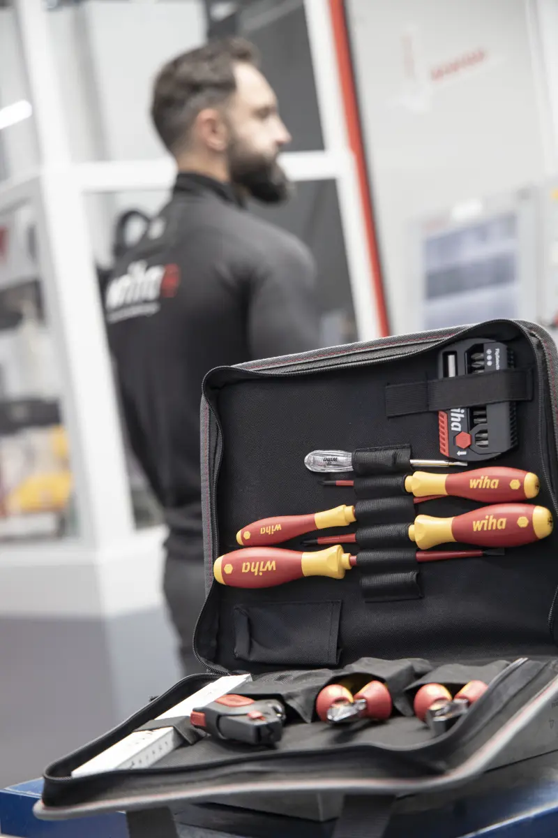 Nástroje VDE pro elektromechanika Wiha 9300 v pouzdru (Sada 33 dílů) (WIHA41241)