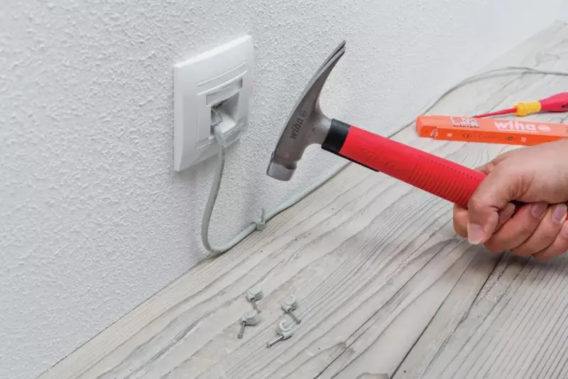 169256-wiha-42071-sb846300e-elektrikerhammer-02