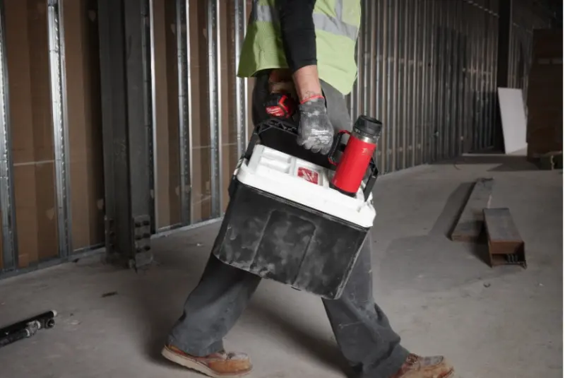 Hrnek Milwaukee PACKOUT™ s madlem a víčkem červená 532 ml, 4932493471 (MI4932493471)