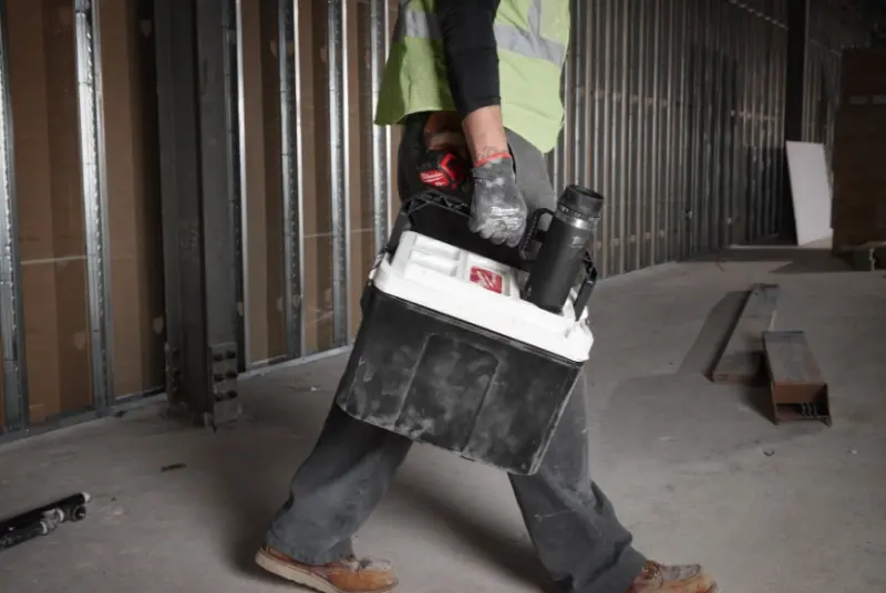 Hrnek Milwaukee PACKOUT™ s madlem a víčkem černá 532 ml, 4932493472 (MI4932493472)