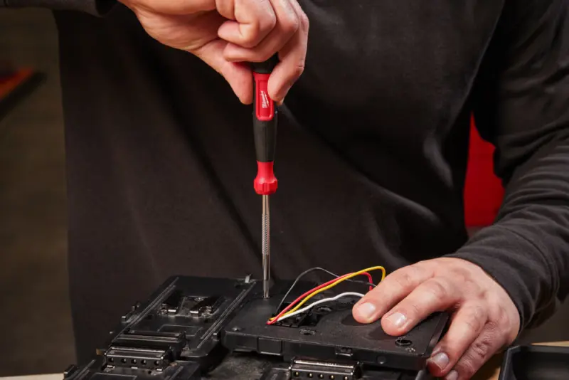 Přesný mikrošroubovák Milwaukee s výměnnými bity, Multi-bit 39v1 v přenosném balení (MI4932498177)