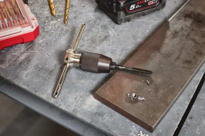 Sada metrických závitníků a matric Milwaukee 17 ks, 4932498720