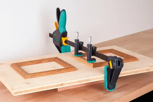 179351-3037000-pro-08