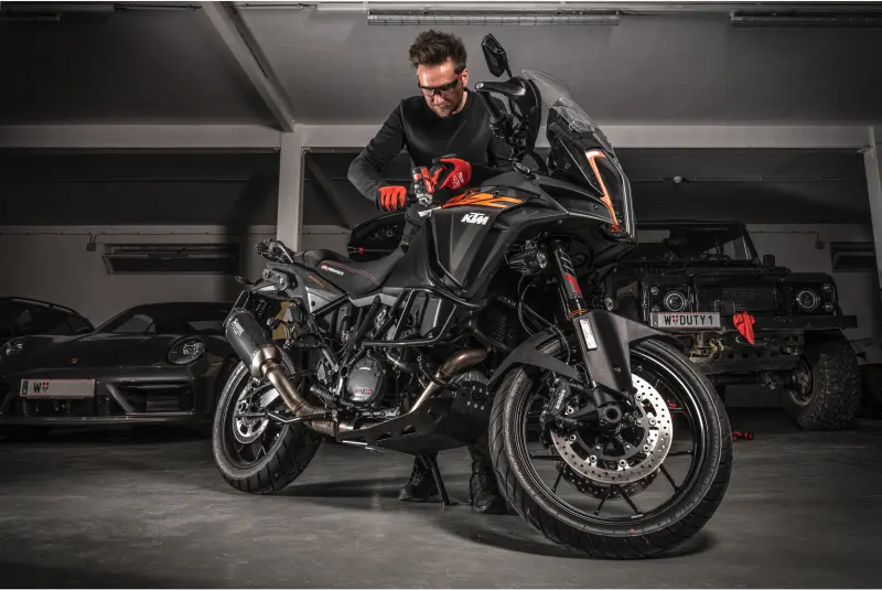 Aku leštička Milwaukee M12 BPS-421X, leštící bruska 50-76 mm, 1x aku M12 B2 a M12 B4 + nabíječka M12 C12 C, 4933447799 (MI4933447799)