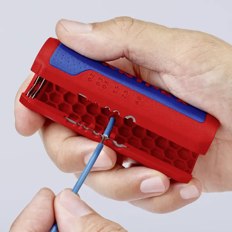 Nástroj Knipex 90 22 02 SB na řezání ochranných hadic -TwistCut (K 90 22 02 SB)