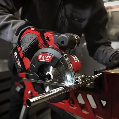 Aku kotoučová pila na kov Milwaukee M18 FMCS-0X (bez aku) (MI4933459192)