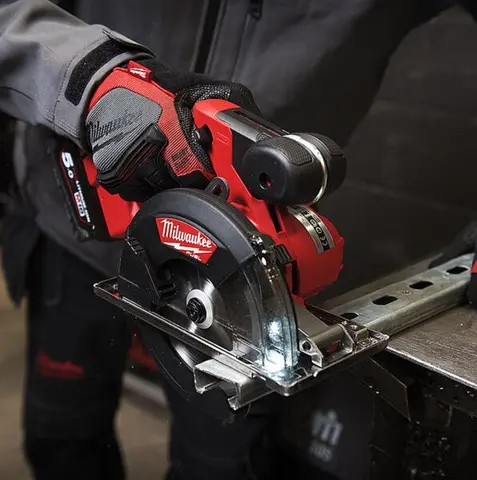 Aku kotoučová pila na kov Milwaukee M18 FMCS-0X (bez aku) (MI4933459192)