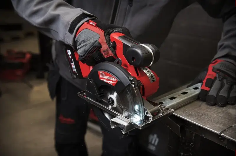 Aku kotoučová pila na kov Milwaukee M18 FMCS-502X (MI4933459193)