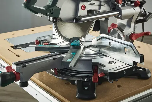 Úhlová měrka Wolfcraft pro kapovací a pokosové pily (WOLF6957000)