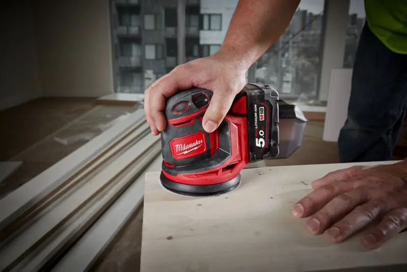 Aku excentrická bruska 125 mm Milwaukee M18 BOS125-502B (5,0 Ah) (MI4933464229)