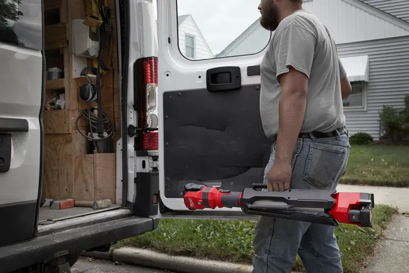 185892-4933464823-m12-sal-0-app-1