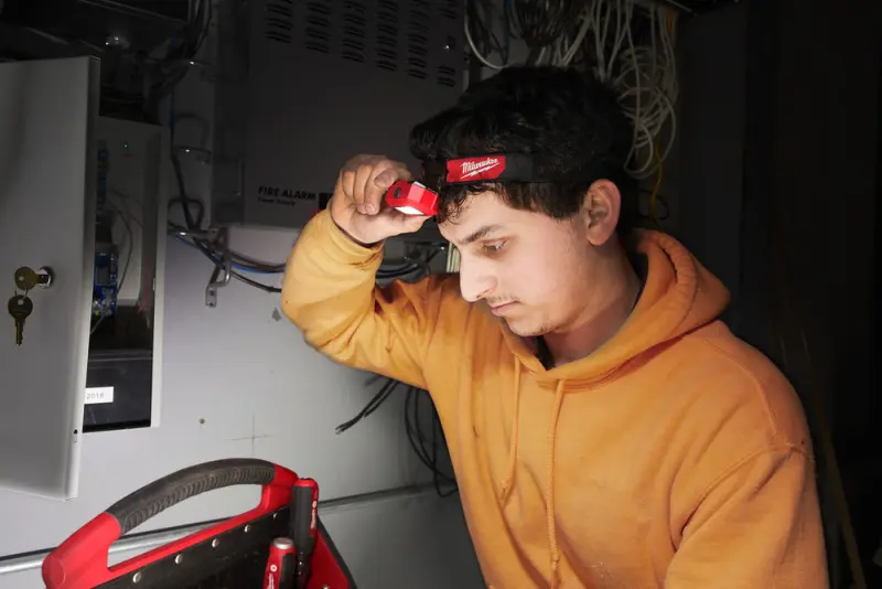 186494-4933471286-hl2-led-feat-2