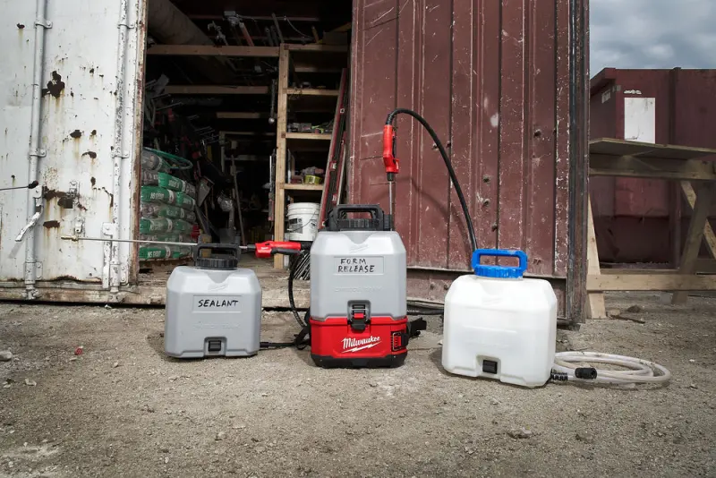 Nádrž 15 l na kapaliny na beton Milwaukee M18 BPFP-CCST, pro Aku postřikovač SWITCH TANK, 4933471371 (MI4933471371)