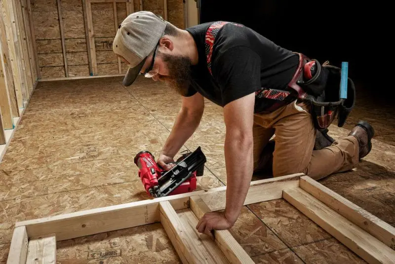 186588-aku-hrebikovacka-milwaukee-m18-ffn-nastrelovani-hrebiku-4