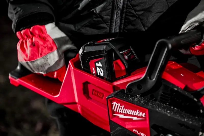 Aku řetězová pila Milwaukee M18 FCHSC-121, lišta 30 cm, 1x Aku M18 HB12 + nabíječka M12-18 FC, 4933471442 (MI4933471442)