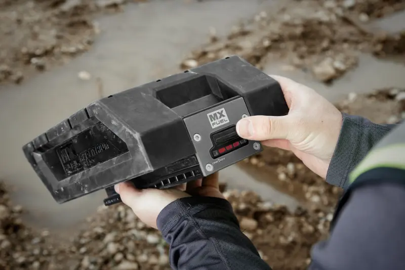 187027-4933471837-mxf-xc406-feat-2