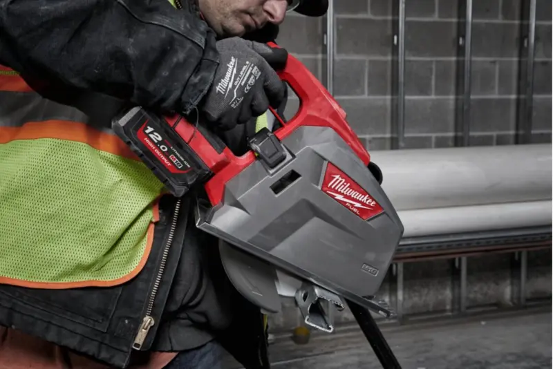 Aku pila kotoučová na kov 66 mm Milwaukee M18 FMCS66-0C (bez aku), 4933472110 (MI4933472110)