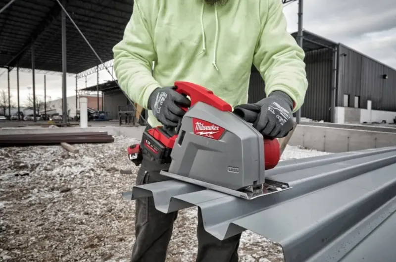 Aku pila kotoučová na kov 66 mm Milwaukee M18 FMCS66-0C (bez aku), 4933472110 (MI4933472110)