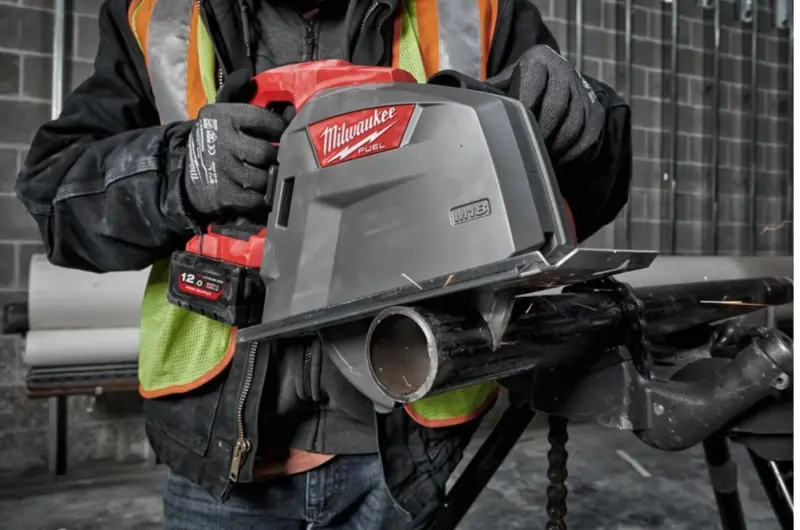 Aku pila kotoučová na kov 66 mm Milwaukee M18 FMCS66-0C (bez aku), 4933472110 (MI4933472110)