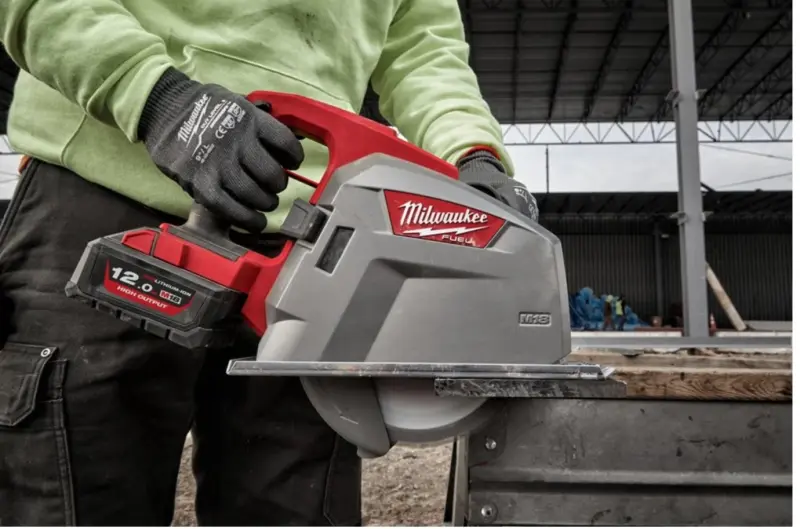 Aku pila kotoučová na kov 66 mm Milwaukee M18 FMCS66-0C (bez aku), 4933472110 (MI4933472110)