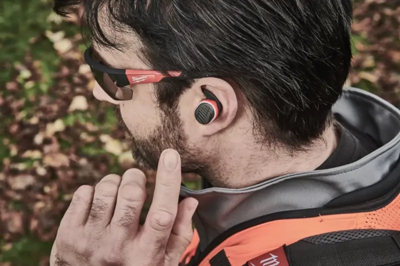 Sluchátka do uší s Bluetooth® Milwaukee L4 RLEPB-301 dobíjecí (MI4933478750)