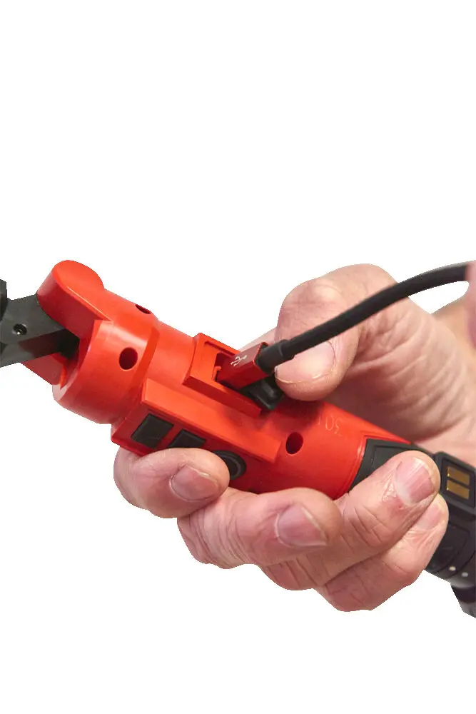 188882-4933478869-l4-sl550-301-feat-15