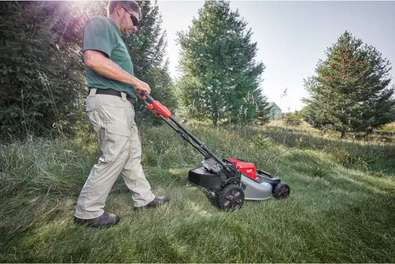 Aku sekačka na trávu Milwaukee M18 F2LM53-122, záběr 53 cm, s pojezdem, s košem, 2x Aku M18 HB12 + nabíječka M18 DFC, 4933479585 (MI4933479585)