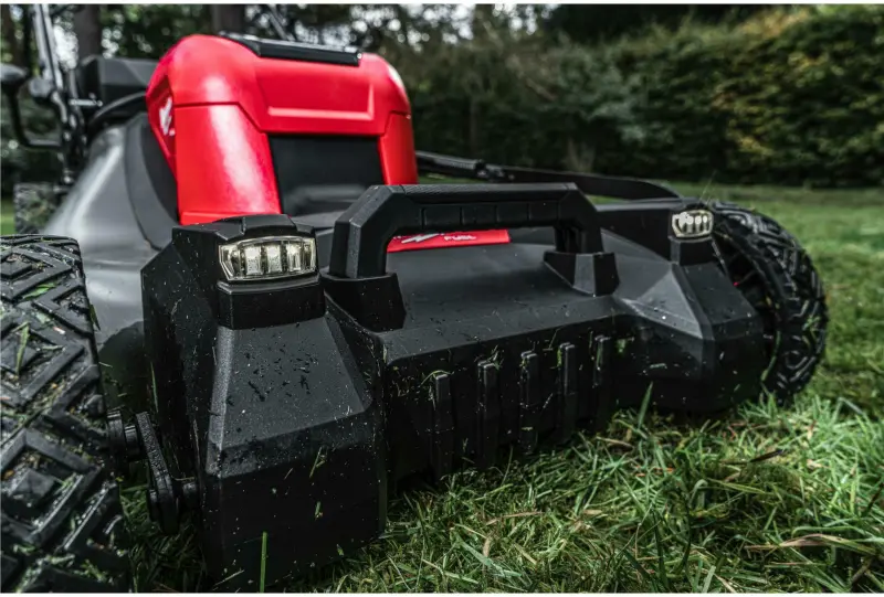 Aku sekačka na trávu Milwaukee M18 F2LM53-122, záběr 53 cm, s pojezdem, s košem, 2x Aku M18 HB12 + nabíječka M18 DFC, 4933479585 (MI4933479585)