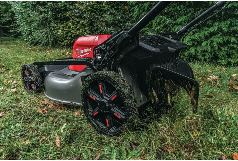 Aku sekačka na trávu Milwaukee M18 F2LM53-122, záběr 53 cm, s pojezdem, s košem, 2x Aku M18 HB12 + nabíječka M18 DFC, 4933479585 (MI4933479585)