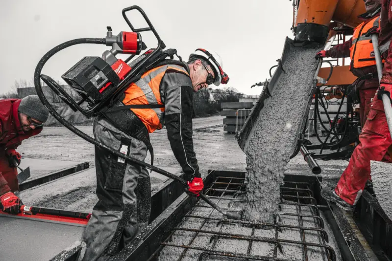 Aku ponorný vibrátor do betonu Milwaukee MX FUEL MXF CVBP-0, bez Aku, bez kabelu a hlavy, 4933479595 (MIMX4933479595)