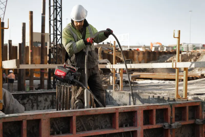 Aku ponorný vibrátor do betonu Milwaukee MX FUEL MXF CVBC-0, ONE-KEY, bez Aku, bez kabelu a hlavy, 4933479607 (MIMX4933479607)