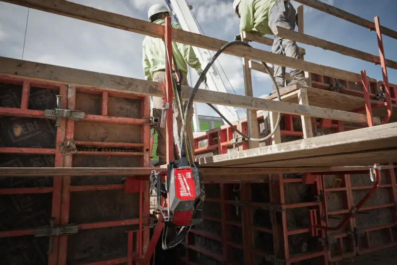 Aku ponorný vibrátor do betonu Milwaukee MX FUEL MXF CVBC-0, ONE-KEY, bez Aku, bez kabelu a hlavy, 4933479607 (MIMX4933479607)