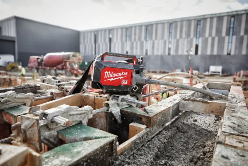 Aku ponorný vibrátor do betonu Milwaukee MX FUEL MXF CVBC-602, ONE-KEY, 2x Aku MXF XC406 + MXF C, bez kabelu a hlavy, 4933479608 (MIMX4933479608)