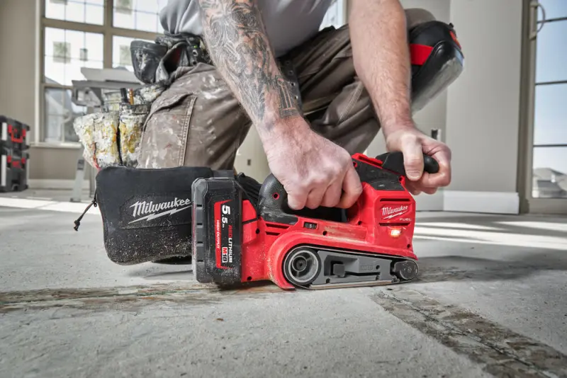 Aku pásová bruska Milwaukee M18 FBTS75-552X, 75 x 457 mm, 2x Aku (18V, 5,5 Ah), 4933479615 (MI4933479615)