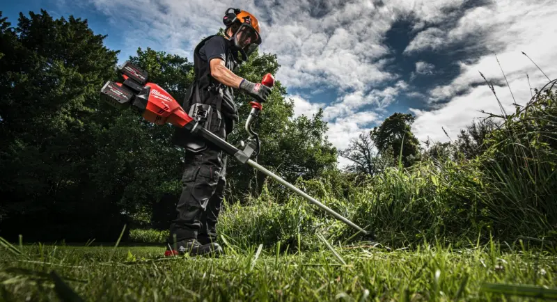 Aku strunová sekačka na trávu a křovinořez Milwaukee M18 F2BCU-0, strunový vyžínač/3-břitý nůž, bez aku, 4933480859 (MI4933480859)